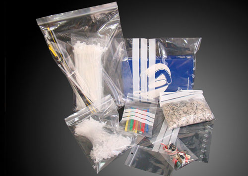 Bolsas de plástico transparente de PEBD, con cierre de presión reutilizable manual.