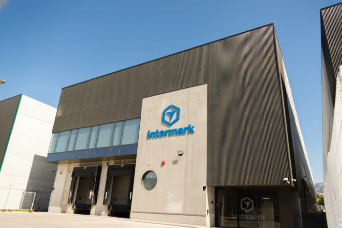 Fachada de las oficinas y almacén de Intermark en Terrassa